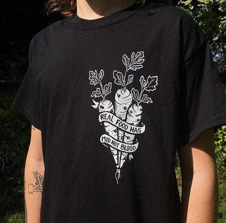 MoocylusDesigns's tweet photo. Real Food Has Mud Not Blood T-shirts still available in all sizes! £15 + p&amp;p and includes a free full colour sticker! https://t.co/eJ9dBiIKBH #vegan #vegantshirt #mudnotblood #realfoodhasmudnotblood https://t.co/mluapXvNAk