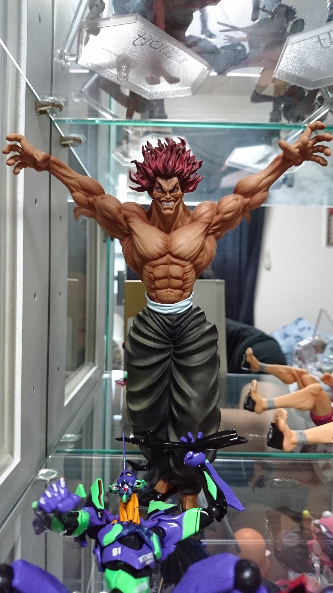 殆どのフィギュアが倒れてるか移動してる中 範馬勇次郎だけ微動だにしてないのは笑う 話題の画像がわかるサイト 殆どのフィギュアが倒れてるか移動してる中 範馬勇次郎だけ微動だにしてないのは笑う 話題の画像がわかるサイト