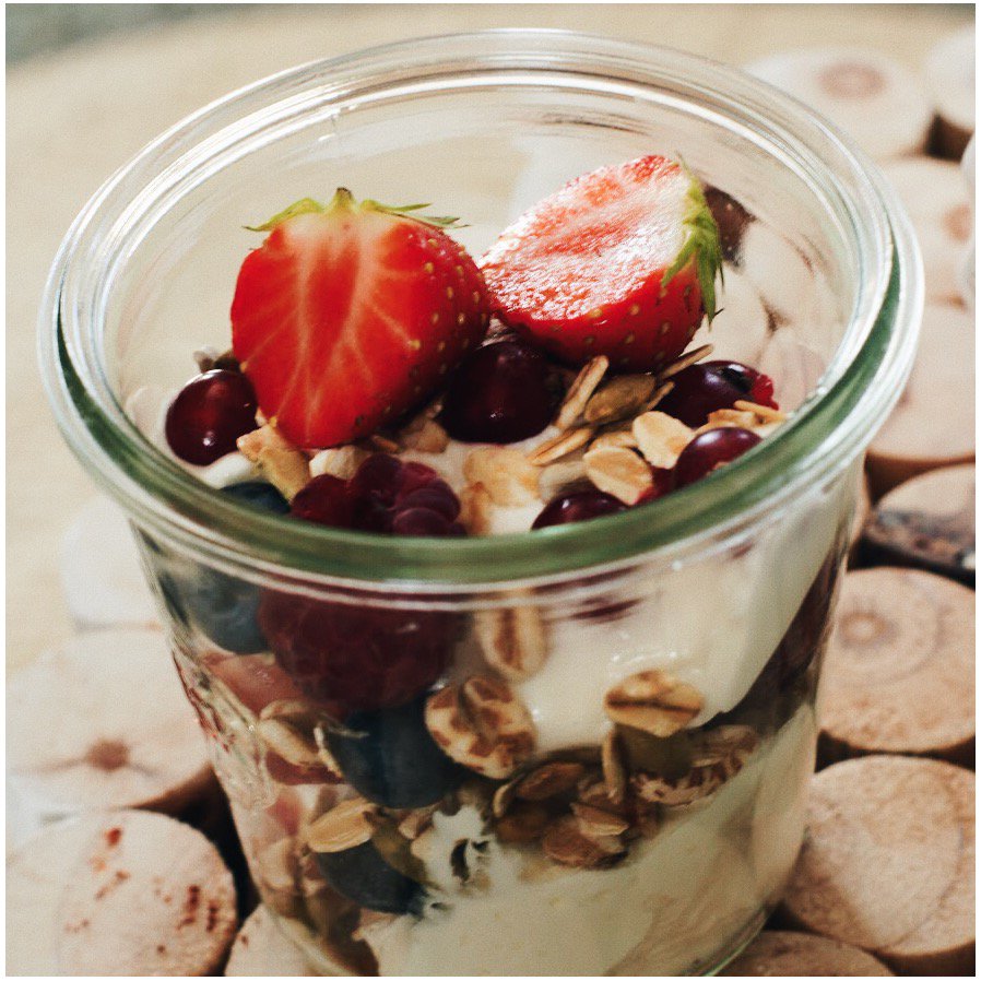 Goedemorgen 💛 heb jij de lekkere granola al eens geproefd van Besteldesembrood? Je bakt het lekker zelf, zo kun je ingrediënten naar eigen smaak toevoegen!