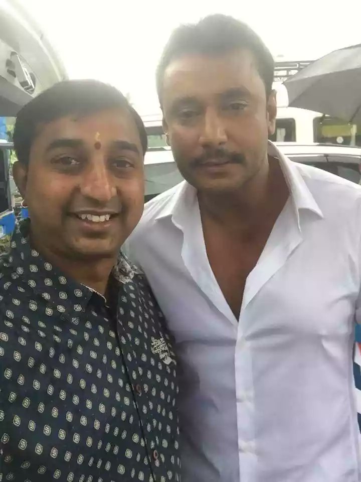 DSSOFFICIAL171's tweet photo. ಅಮ್ಮನ ಸನ್ನಿಧಾನಕ್ಕೆ #ಡಿಬಾಸ್ ಅವರು ಪ್ರೀತಿಯಿಂದ ಕೊಟ್ಟ ಉಡುಗೊರೆ🙂😘😘
@dasadarshan @dinakar219 @vijayaananth2  @Dcompany171 https://t.co/ZV8XvazmFT