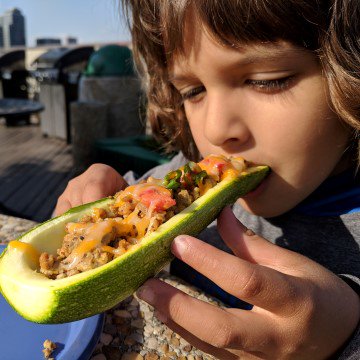 OttawaMommyClub's tweet photo. Easy Moroccan Turkey Zucchini Boats #MakesItSuper https://t.co/1bRm8SBV3p via @YashYanthi https://t.co/zQtUsRTl97