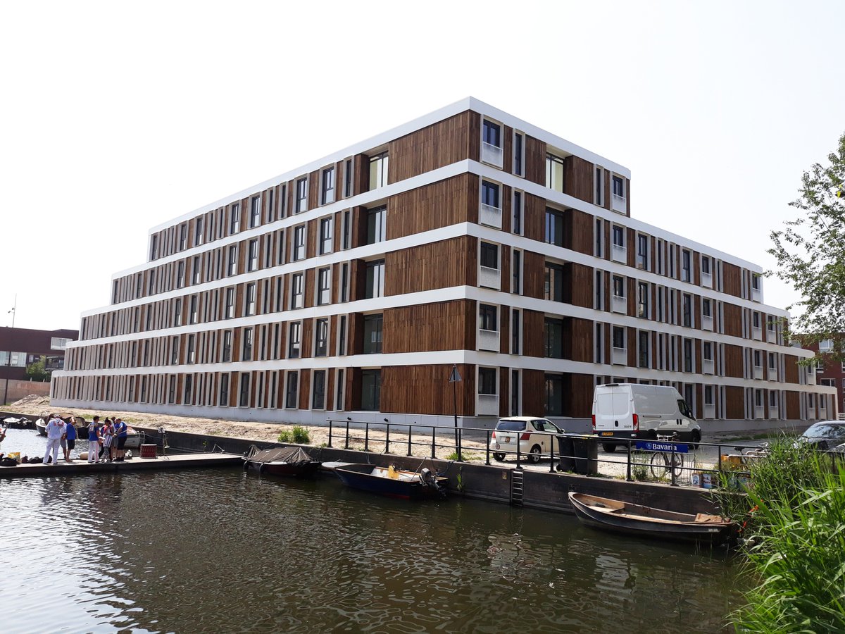 In opdracht van <a href="/deAlliantie/">de Alliantie</a> realiseerde <a href="/JanSnelGroup/">Jan Snel</a> 141 woningen voor starters en studenten. Na 10 jaar zal het gebouw worden gedemonteerd en elders worden ingezet #Circulariteit #JanSnel