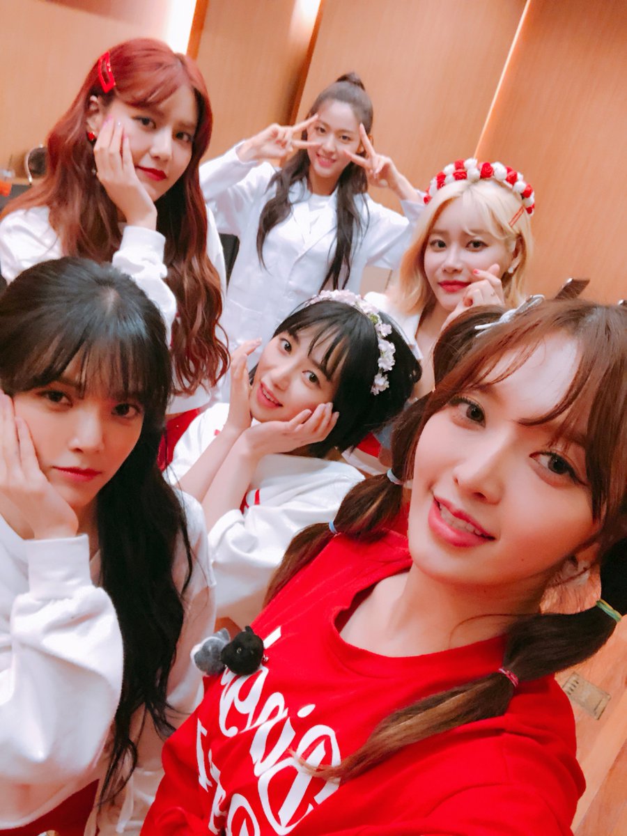 AOA_FANCLUB's tweet photo. [#BBB] Bingle Bangle Behind 📸

👉20180603
우리들의 행복했던 움.생.시💃

#AOA #에이오에이 #빙글뱅글 #BingleBangle🌀 https://t.co/9fNvHYS2Qc
