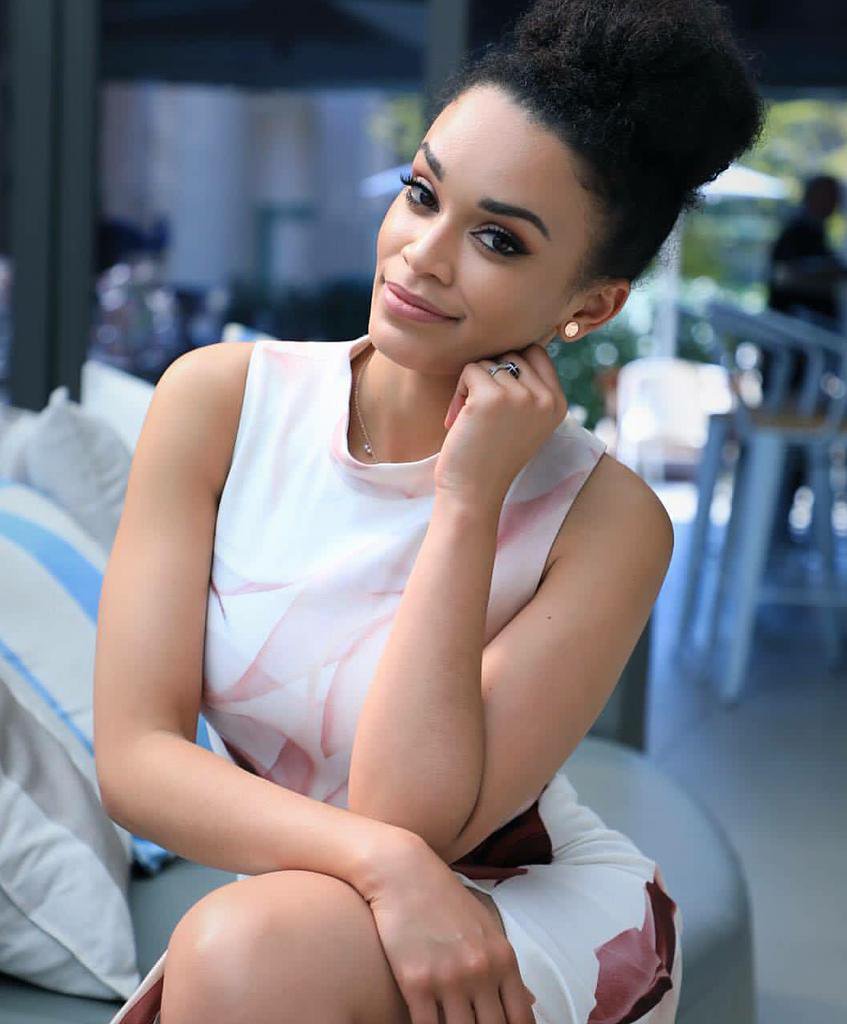 PearlThusi__'s tweet photo. Oh, Hi there✋😍🔥
📷: @PearlThusi https://t.co/LwOSGqYXaN