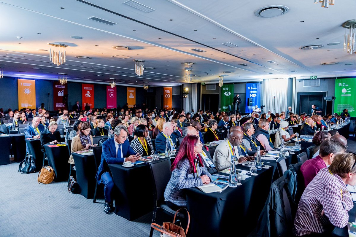 Biz_ESG's tweet photo. Building the Shared Value ecosystem in Africa - Insights from 2018 Africa Shared Value Summit https://t.co/OTbysUqv4i | @ShiftSocialDev @sharedvalueaust @SVInitiative @AfricaSVS #SharedValueAfrica #sharedvalue #socialdevelopment #ASVS18 #bizpressoffice via @Biz_Marketing https://t.co/o2g8KD7KQ4