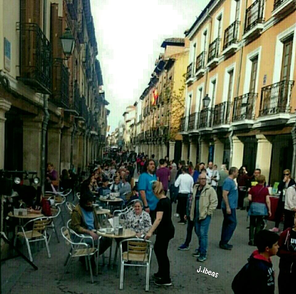 joaquinibeasvil's tweet photo. Calle Mayor. Alcalá de Henares @joaquinIbeasFotos https://t.co/djVNelOnoG https://t.co/w9EnLTEfAG