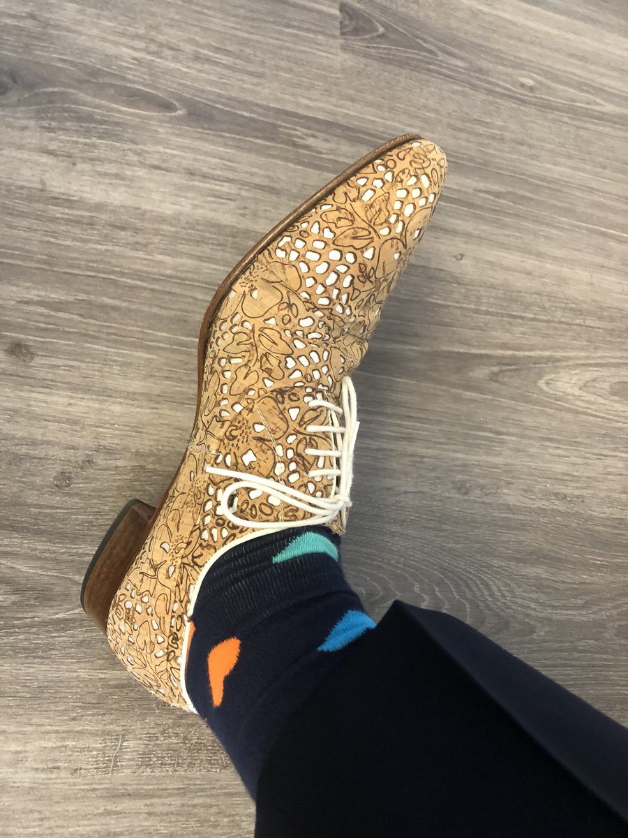 RenzoDeurloo's tweet photo. Onderweg voor werkbezoek @tamaravanark bij @Strukton 
@hugodejonge heeft de #dresscode voor dit kabinet mogen bepalen
#socialenterprise #socialreturn https://t.co/YQS0LCeUM2