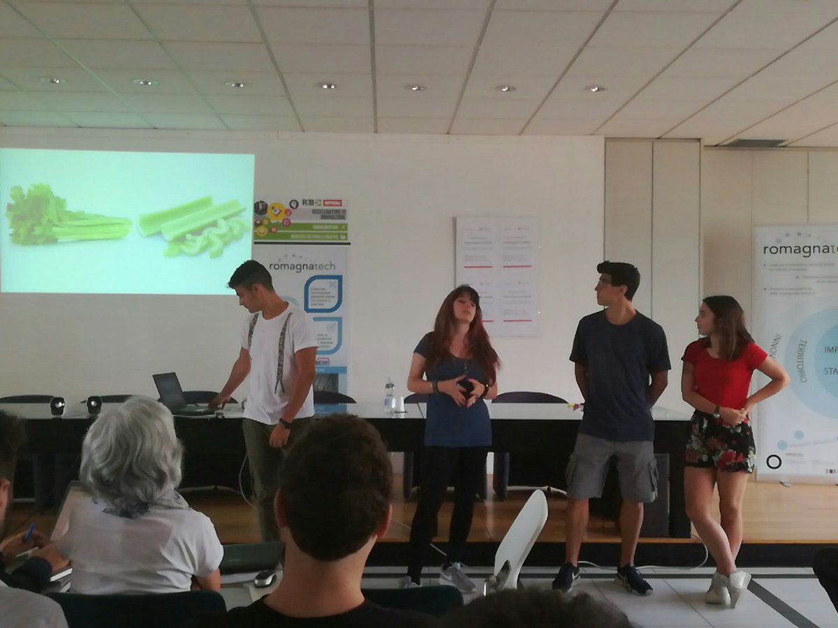 Quando si dice una regione imprenditoriale....stamattina un bel team di diciottenni al nostro #Techmeeting #StartCupER fa il #pitch ! Tra pochi giorni gli esami di maturità ! bravissimi!