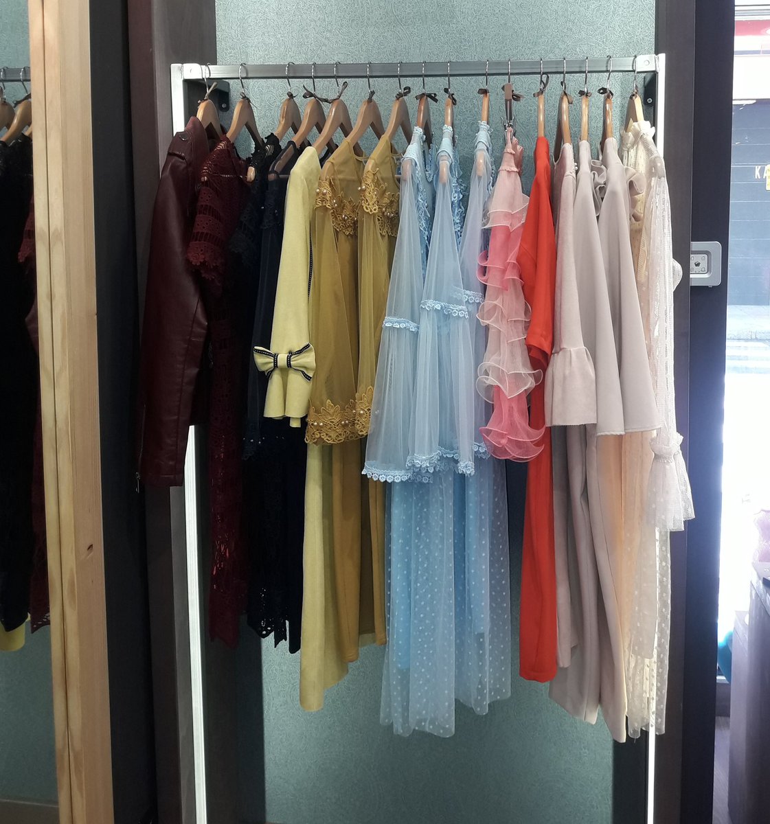 LeonTateli's tweet photo. León ya huele a Fiestas🎆🎉🎆🎉🎆

Prepara tu look más ideal en TATELI👗👡👖👡👚👠🛍

#leonesp #leoncentro #leondecompras #leonenfiestas #sanjuanysanpedro2018#moda https://t.co/UUpdYREkzQ