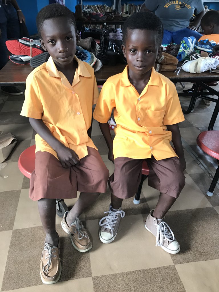 IBatGFcom's tweet photo. He walked to school without shoes...going home in a pair of Lady Killer Sperry’s today @sperry shoes! @Gar_Field_HS @PWCSNews @sperry #ghanalove https://t.co/2zQZvcEvrG