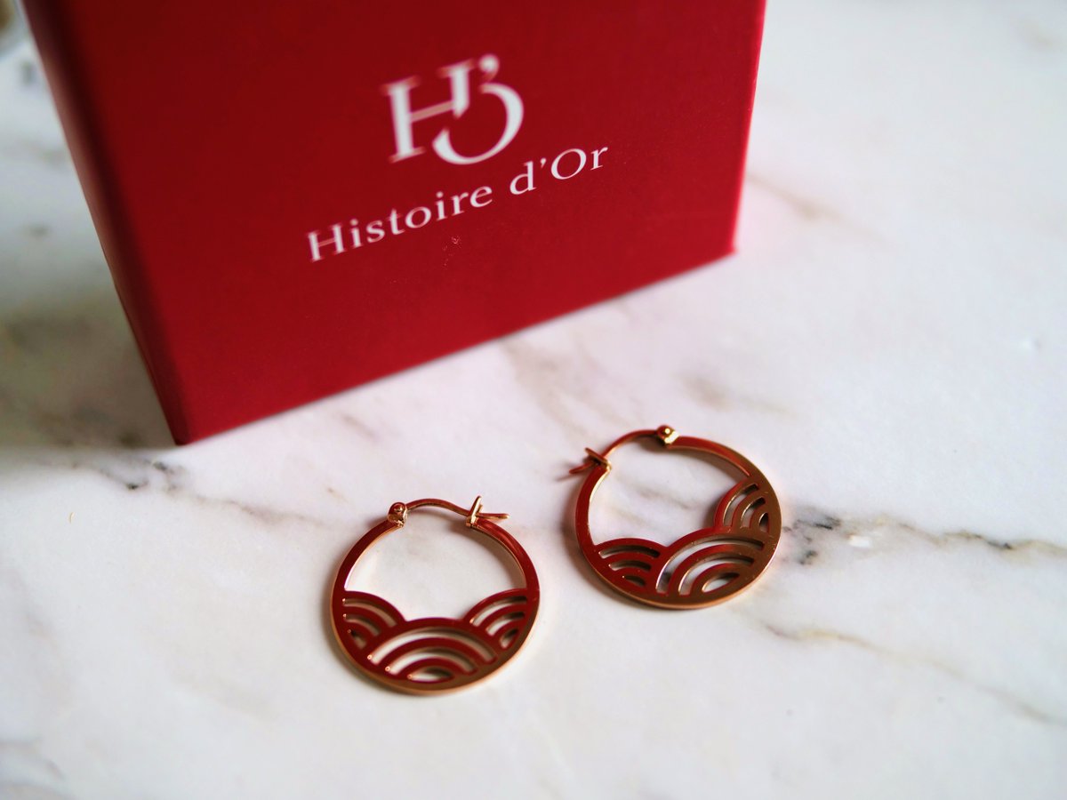sensdecapucine's tweet image. Hello les filles, tout d'abord je vous souhaite bon courage pour cette nouvelle semaine. 
Aujourd'hui sur le blog, je vous présente ma nouvelle paire de boucles d'oreilles de chez Histoire d'Or 👉 bit.ly/2MyZLt7 #bijoux
@hivency #produitoffert #blogmode #histoiredor