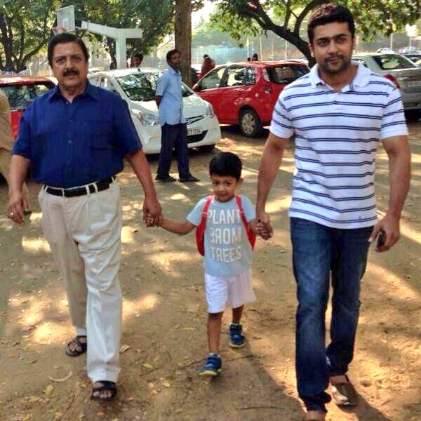 DhinuSuriya's tweet photo. Advance Happy Birthday to our #KuttySingam #DevSuriya 🎂
♥️😊  😎 😘���🎉
#HBDDevSuriya #HappyBirthdayDev
#PrinceDev 
@Suriya_offl @rajsekarpandian https://t.co/fvqgeGS4of