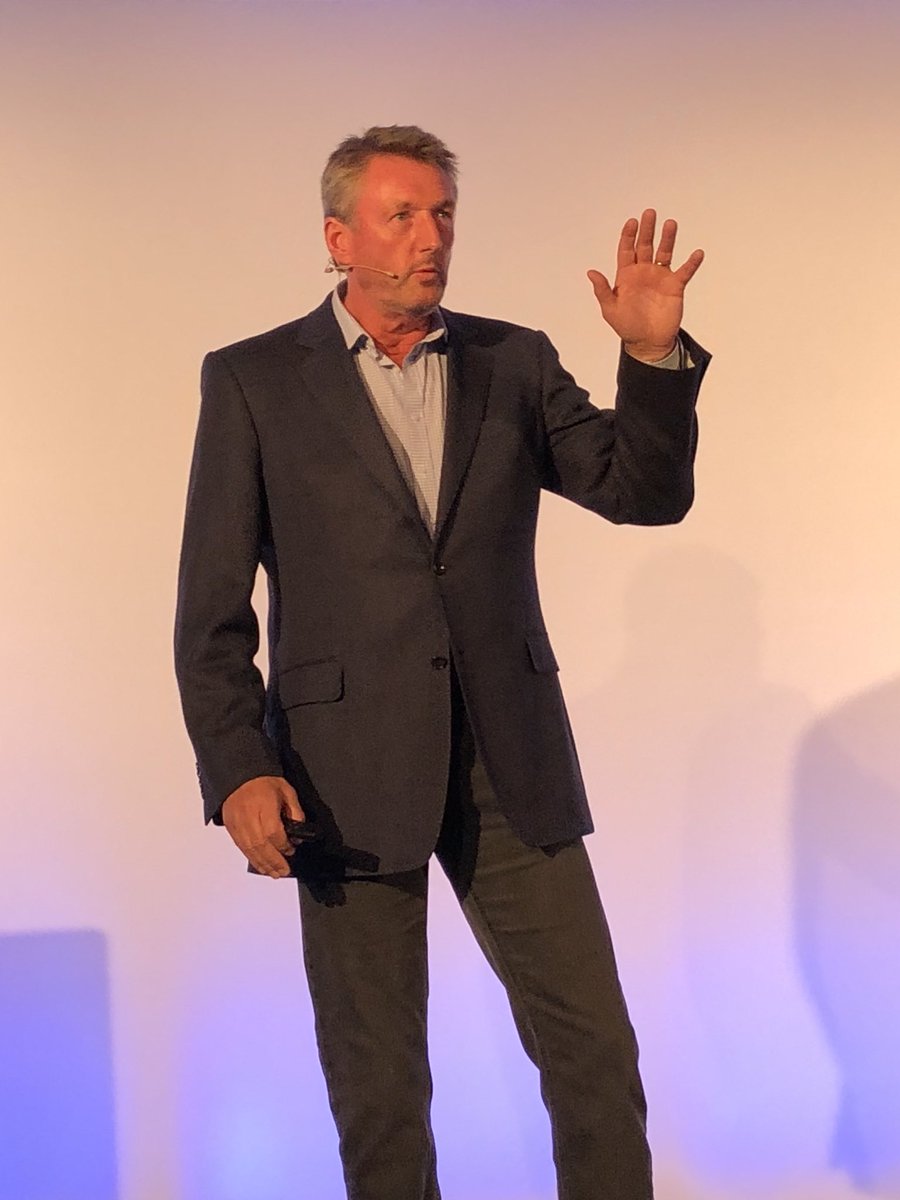 BernhardNiemela's tweet photo. Without dreams there is no succesful #business - says @KevinDGaskell in his keynote at #prokomconference2018 @print @KonicaMinoltaAT https://t.co/szUl9zCWqw
