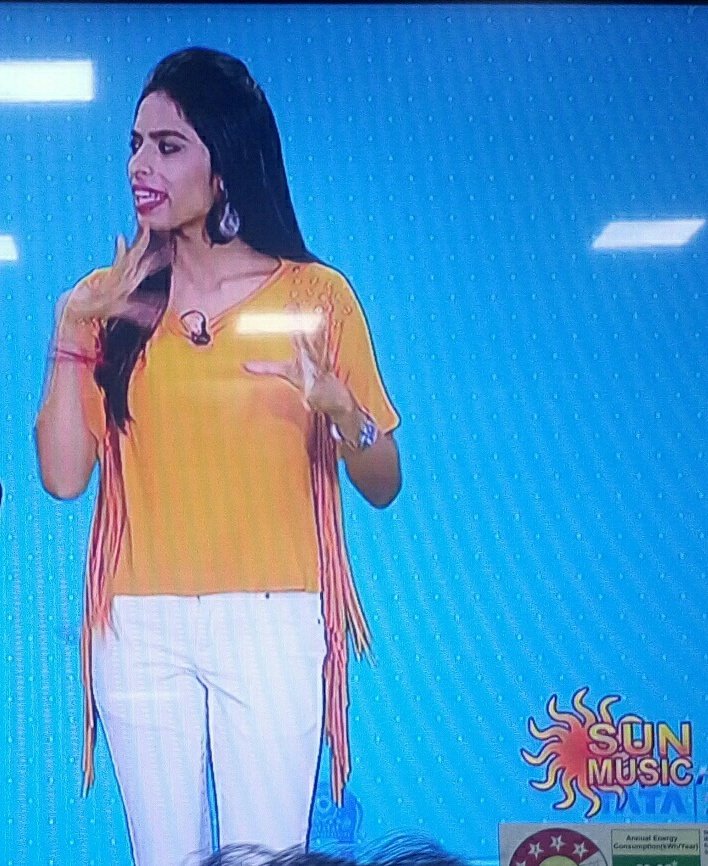 imjillakjailani's tweet photo. @NivedhithaVJ
Hii ..enjoy to watch ur Show ...sprb akka
#Frankasollatta... #Nivethitha #yellow
Yellow Dre's semma akka😘👌 https://t.co/q4GVD5XlA0
