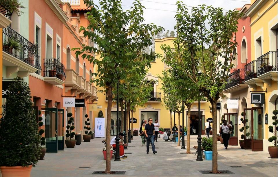 La Roca Village Outlet Shopping Discount Package 2023 - Barcelona