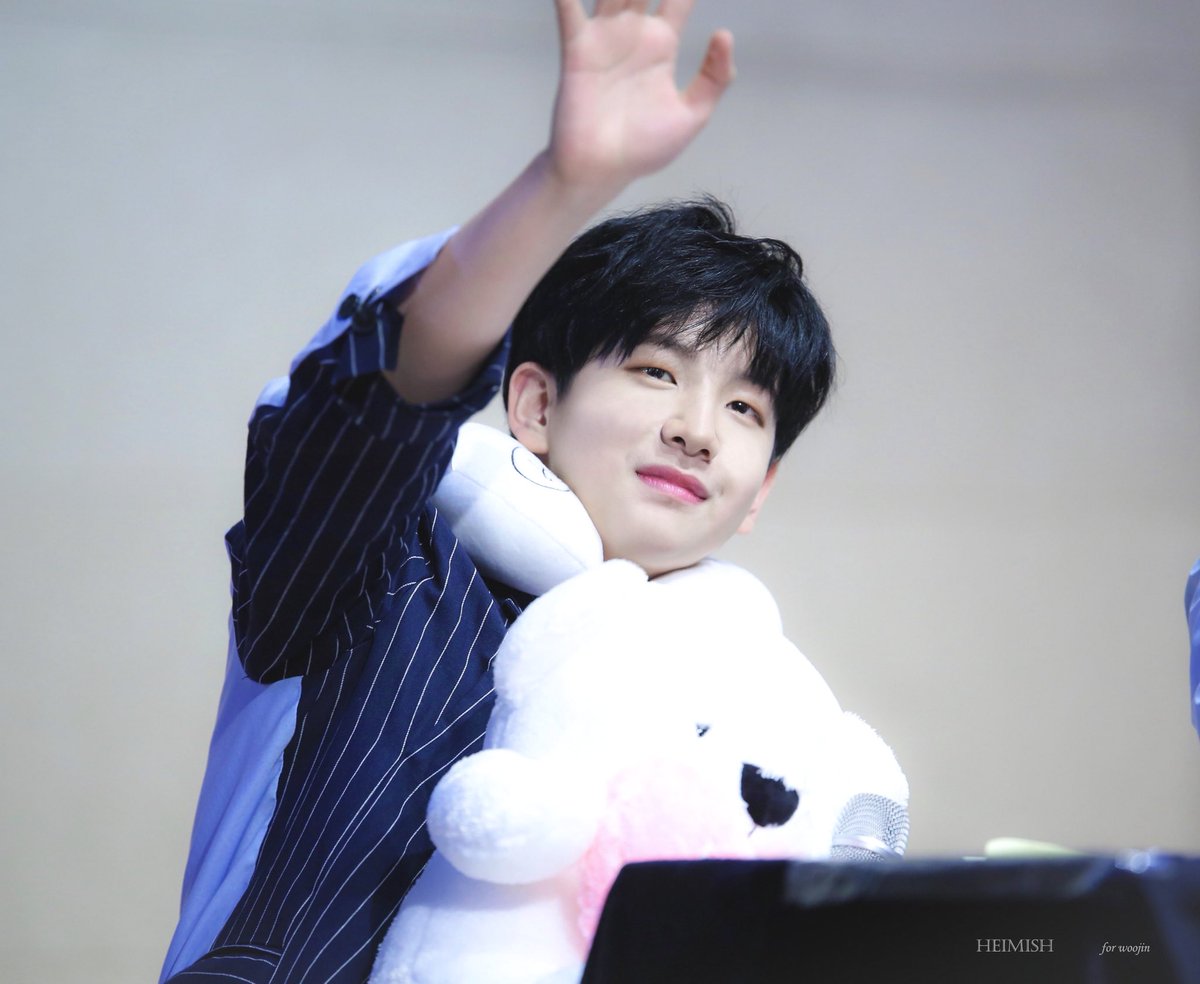 heimish_0402's tweet photo. 180603 영등포 팬사인회

✋✋

#더이스트라이트 #더이라 #이우진 #우진
#TheEastLight #WooJinLee #WooJin https://t.co/79HzmVSOHH
