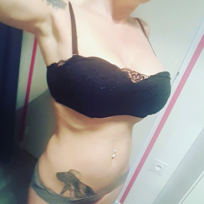 Coucou mes doudous. Bisouxxx😍😍😍 https://t.co/RK7HPqsbLH