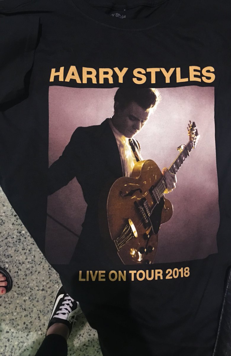 smalltalkharrie's tweet photo. Did i really spend $45 on a tshirt? The answer is hell yes https://t.co/LEl3jklPYq