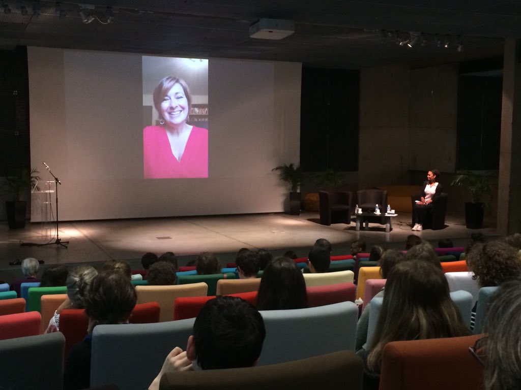 metropolerennes's tweet photo. 780 jeunes se sont exprimés ! 🙋🏻♂️🙋🏼♀️ Anne Ferrier remercie en vidéo les ados qui ont voté pour son roman « Encore faut-il rester vivants », lauréat de ce prix ado 2018. 📚🏆#rennes #prixados https://t.co/IIyd4R6D6a