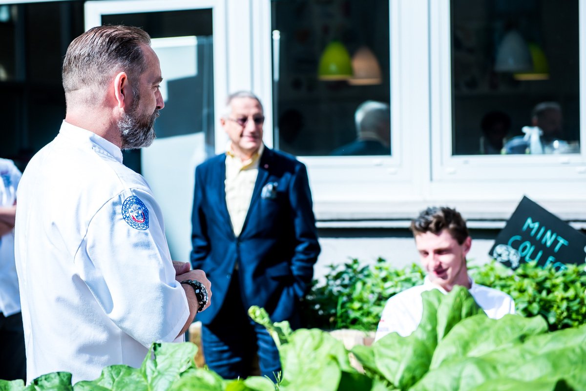 HITTraining's tweet photo. Our @HIT_ChefAcademy Principal Paul and HIT Executive Chairman John Hyde, giving our competitors a pep talk following the excellent 1st Round... @central_st 
#HITMasterChef 2018
#Apprentices #Apprenticeships #ChefLife https://t.co/KjQTbJX8pa