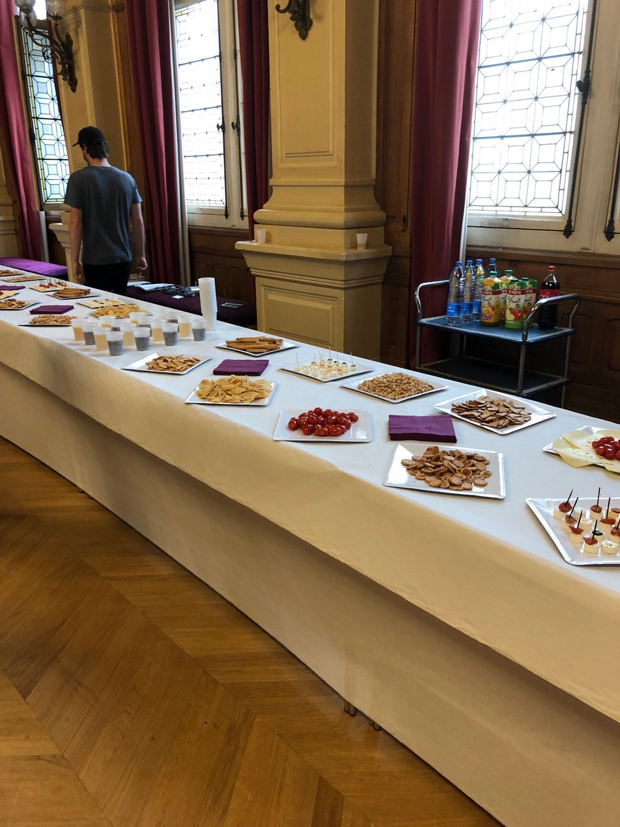 ClashOfBlogs's tweet photo. Que d'émotion hier lors de cette soirée de remise des prix ! 
Entre les cris de joie et les rencontres inoubliables entre certains blogueurs, la présence d'un jury d'exception, cette édition des #BlogBusters 2018 restera dans les mémoires !
Récapitulatif des vainqueurs bientôt ! https://t.co/iSnRWr3Y6L