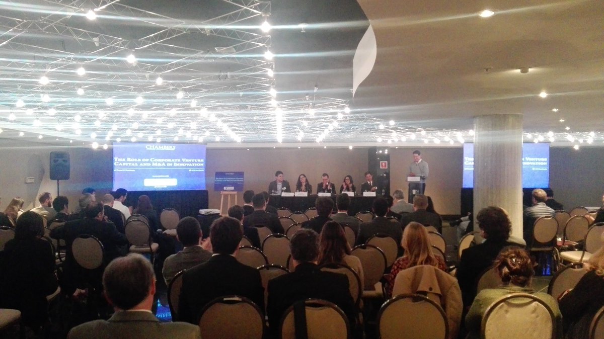 Our moderator Sérgio Bronstein from @veiranoadv takes to the stage and introduces our panel
#GCSaoPaulo