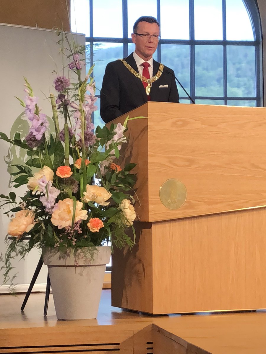 OddrunSamdal's tweet photo. A busy day for @UiBrector_Olsen: from honoring @holbergprisen laureates to opening @eucen_eu 50th lifelong learning conference hosted by @UiB, the latter followed by the EUCEN president Françoise de Viron https://t.co/WX7mj2VlzD