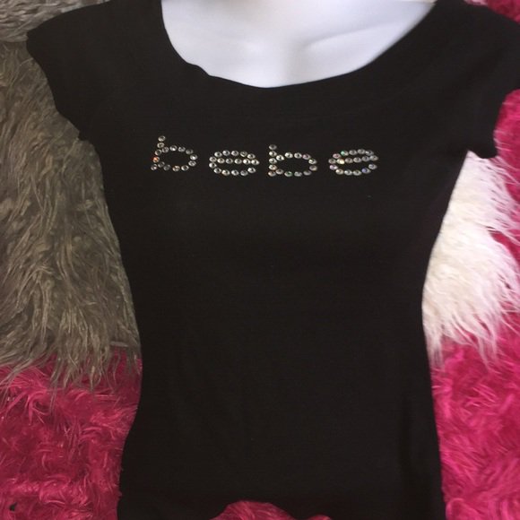 lavenderravenb's tweet photo. So good I had to share! Check out all the items I'm loving on @Poshmarkapp #poshmark #fashion #style #shopmycloset #jenniferlopez #michaelkors #bebe: https://t.co/0vVZ14gmaq https://t.co/xQ1ZzQU3cI