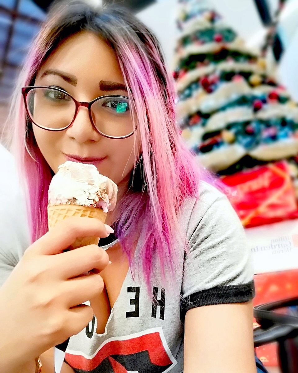 LaPia20's tweet photo. 🍍QUIERO ROBARTE SONRISAS CON MIS TONTERIAS 🍍 https://t.co/0vsUewvHN0
