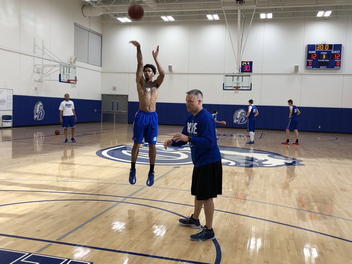 DrakeBulldogsMB's tweet photo. Summer workouts are underway. 👊

Time to go to work, Family. 👌🏀💪

#ALLIN https://t.co/fG9RslCMTD