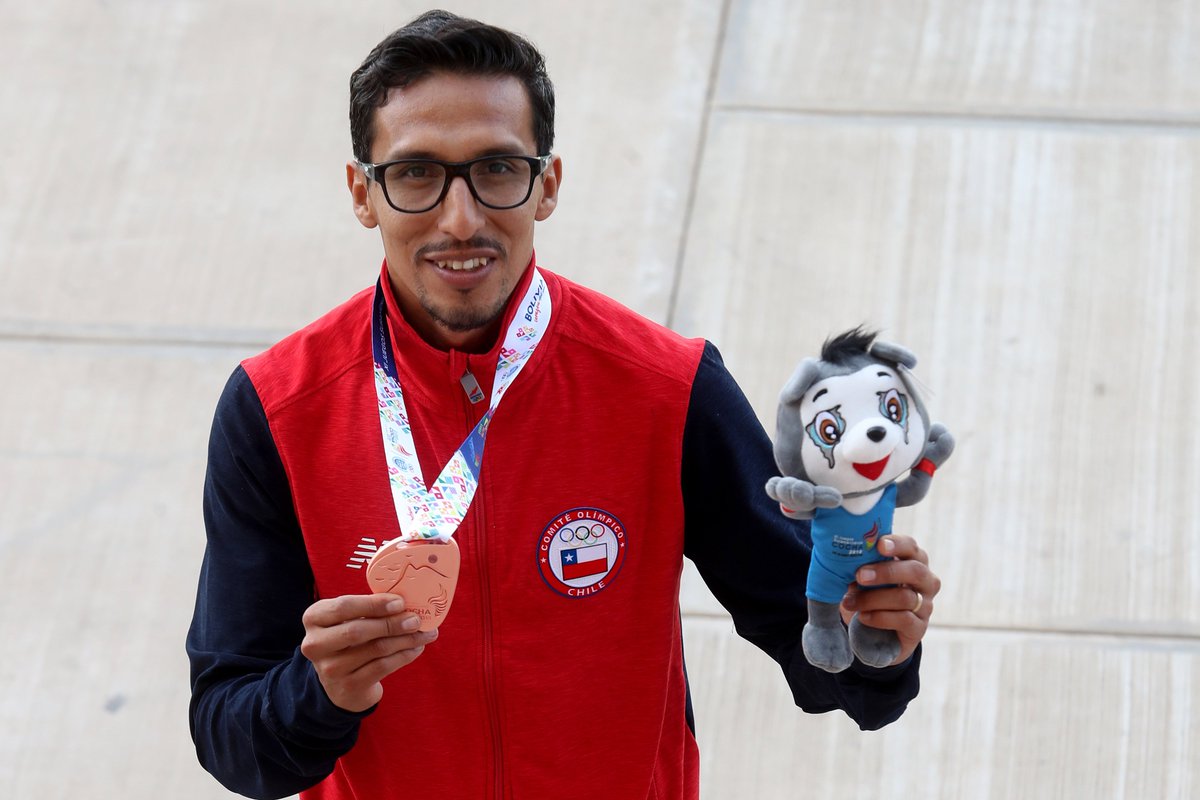 MindepArica's tweet photo. ¡Hoy nos sentimos felices y orgullosos!. Jacqueline Usnayo, Yerko Araya y Ricardo Soto deportistas ariqueños que subieron al país y a nuestra región al podio de los XI Juegos Suramericanos @Cocha2018. Muchas gracias por sus logros #ChileEnCochabamba #ChileCompite #VamosTeamChile https://t.co/eua5Nu8dea