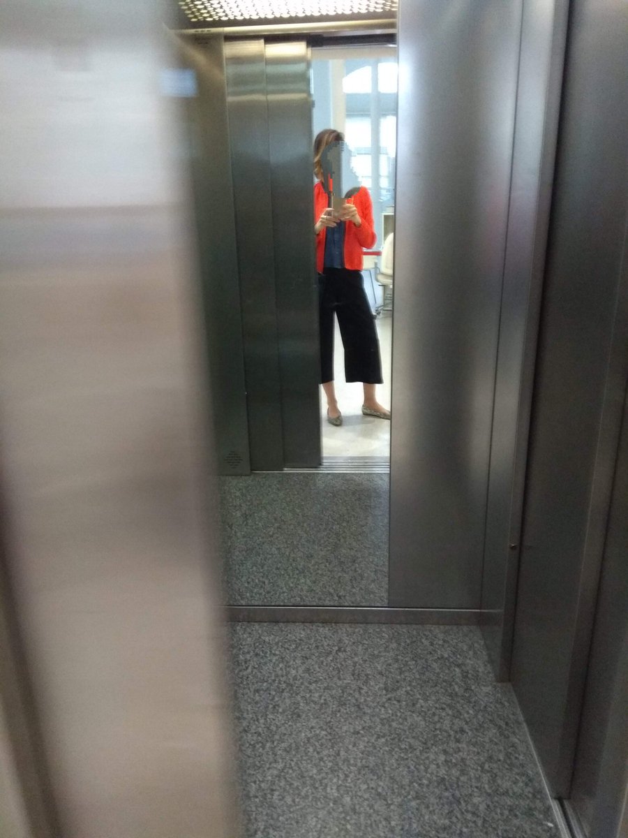 RachelMyGod's tweet photo. Selfie lynchiano en hospital. Toma 2. Se me cierran puertas pero ya las iré abriendo. O no #autoanimos https://t.co/u9uLjQVH18