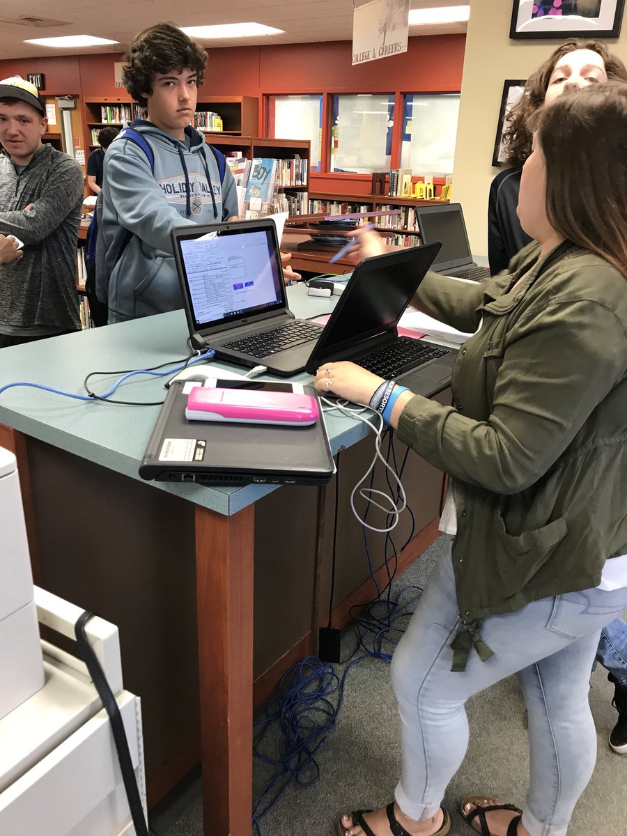 QVHSPHD's tweet photo. On their own time- PHD Ss Tech and Manager leaders coordinating/ facilitating Ss 600+ laptop collection to wrap up 2017-18 school year. Peer leadership setting positive examples. #pzqvsd https://t.co/iO3NGLC96i