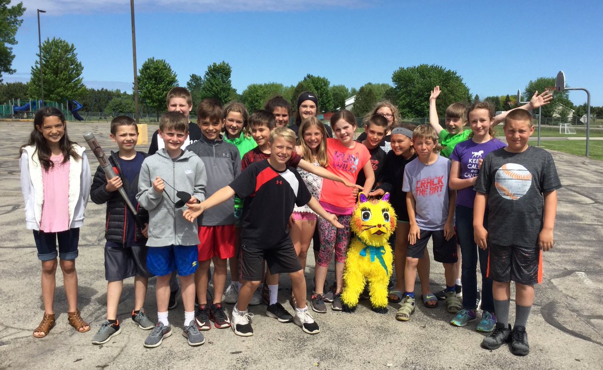 Spanish345's tweet photo. @PCSD_SS  5th graders at Sunnyside celebrating the end of their elementary Spanish careers with some piñata fiesta fun! #RaiderStrong #RaiderEWL @Spanish345 https://t.co/V1jHKPMOcz
