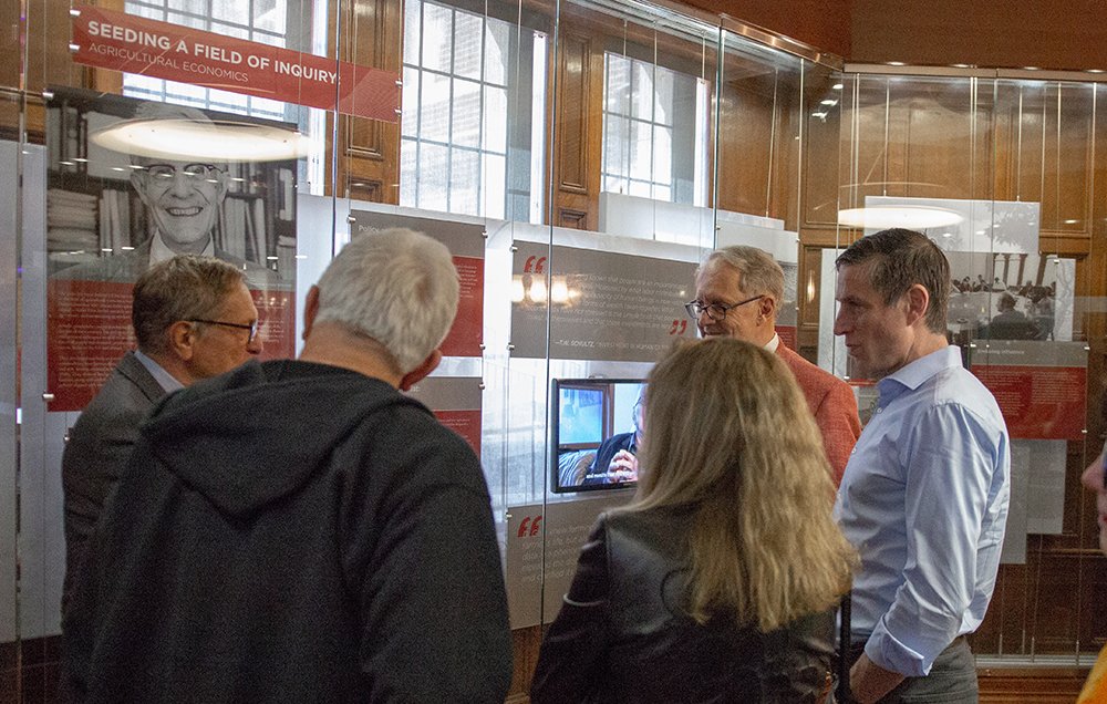 BeckerFriedman's tweet photo. If you are on campus @UChicago be sure to check out our new Chicago Economics Experience Museum exhibits. The exhibits are free and open to the public weekdays from 9 a.m. to 5:30 p.m. Located in the DelGiorno Room 110 at the Saieh Hall for Economics. https://t.co/FvMfWi29Uu