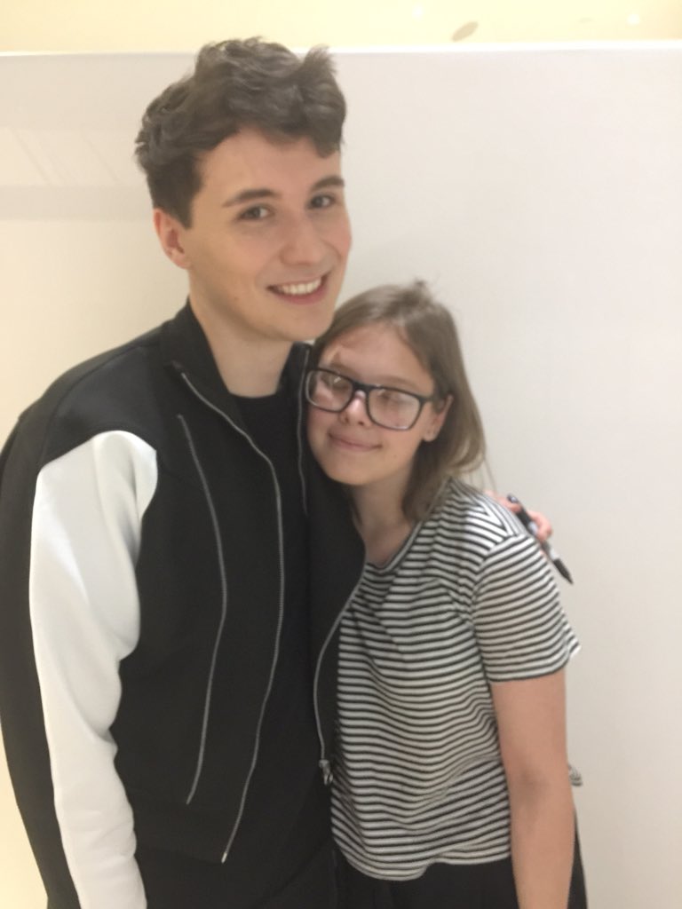anvinandi's tweet photo. almost four years of translating them into russian AND FINALLY I HAD AN OPPORTUNITY TO COMPLAIN IN REAL LIFE!!
but thank you @danielhowell @AmazingPhil you are really cute and i love you a lot https://t.co/shkypSGi0L