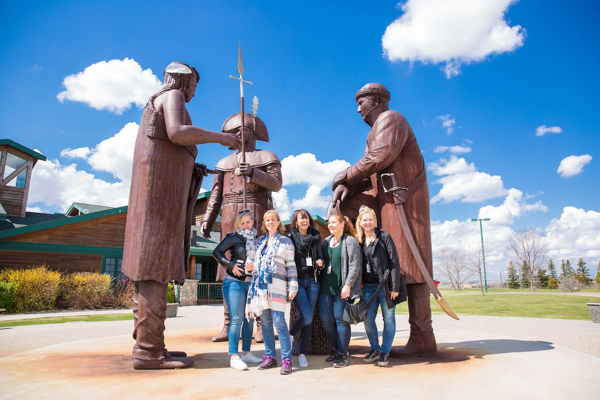 NorthDakota's tweet image. A3: Our national sites and trails immerse you into the history of the fur trade, the expedition of Lewis and Clark, the tribal cultures of the northern plains and so much more. Find them here ow.ly/I3LO30km8Hl #RealAmericaChat #NDLegendary #NorthDakota #FindYourPark