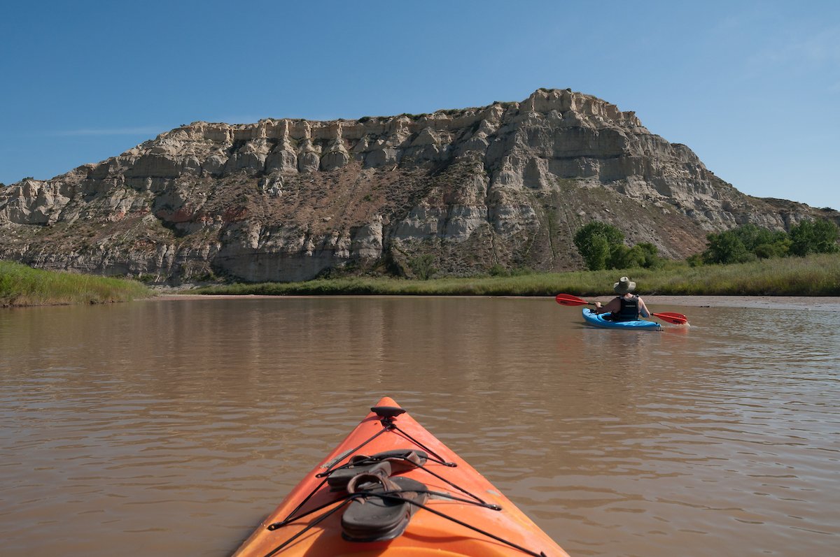 NorthDakota's tweet image. A4: Your #NorthDakota trip experience is truly up to you. Follow in the footsteps of legendary explorers Lewis and Clark, check out our ranches or escape from it all in our wide-open outdoors. Tour operators can start here ow.ly/HqHy30km97C #RealAmericaChat #NDlegendary
