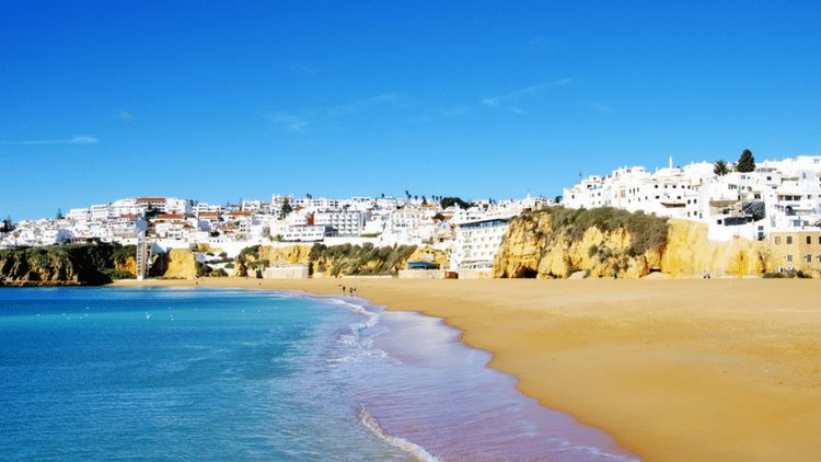 Have a read of why we love #Albufeira for a #henparty weekend away xx

strawberryhen.co.uk/news/love-albu…
