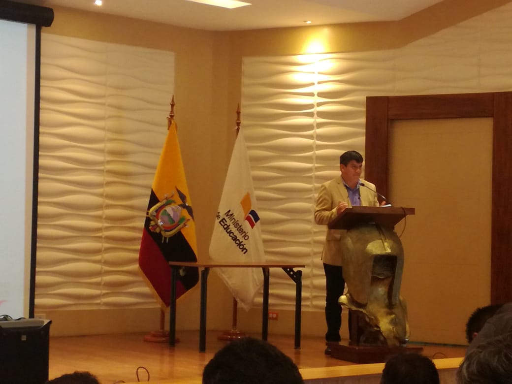 RedMaestrxsZ9's tweet photo. Representante de @UNAEcuador @Freddy_AlvarezG "Nuestro compromiso es ampliar la carrera de #ProfesionalizaciónDocente, con la firma del convenio con representante de @RedMaestrxsEC @WilmerSantacru3 para beneficios en #MaestríasUNAE #EducaciónContinuaUNAE https://t.co/m0L9KNeJjz