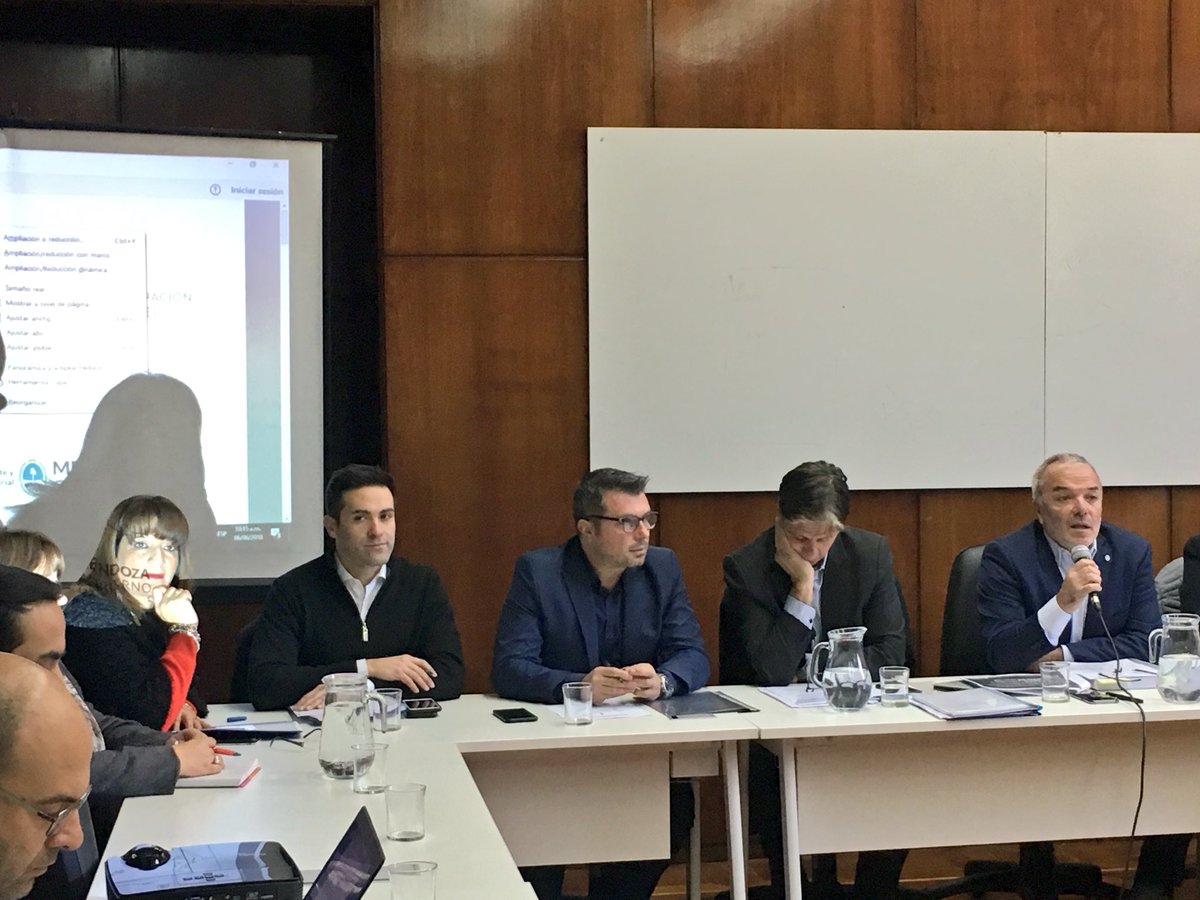 Adrian_Reche's tweet photo. ✍ Recibimos en la comisión especial conjunta entre Hacienda y Presupuesto y LAC (Legislación y Asuntos Constitucionales) a @MingoranceH y Gabriela Testa, del @enteturismomza, para hablar sobre las condiciones de inversiones privadas en el #Perilago de #Potrerillos @senadomendoza https://t.co/tNR6Ps6zJp