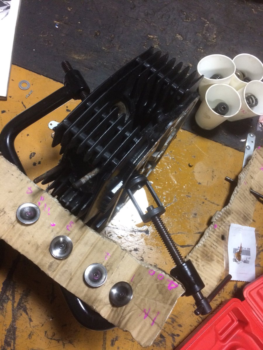 snap70on's tweet photo. バルブ研磨終わって久々のバルブコンプレッサー🙄 https://t.co/G4OsqKjeAW