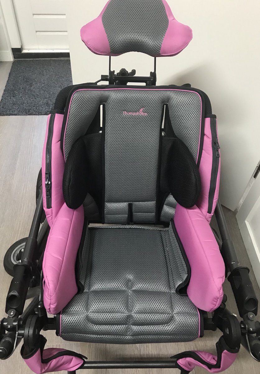 EenGlimlach's tweet photo. Vanmiddag naar Enschede naar #Roessingh voor Revalidatie een speciale wandelwagen Emma* schenken. Daar gaan ze veel wandelplezier aan beleven! https://t.co/iAr0i3wxUs