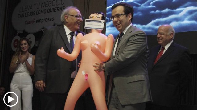 AntiaRego's tweet photo. ¿Quieres opinar sobre esta imagen y sobre la necesidad de un #lenguajeinclusivo? Encuesta para un estudio sobre comunicación y género. @LeticiaDolera @magdabandera @IrantzuVarela @RequenaAguilar @lapoderiofem Agradecería RT compañeras. ¡Gracias!💜💪🏿
https://t.co/BvzQU8rAt4 https://t.co/PfzIcSYxue