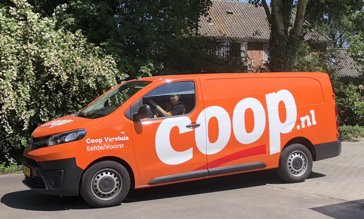Prachtige ruime nieuwe winkel COOP Versluis Voorst open vandaag. Mooi ingepast en met nieuwste inrichting qua opzet en styling. Veel succes gewenst mevrouw en mijnheer Versluis, en het hele dorp Voorst!