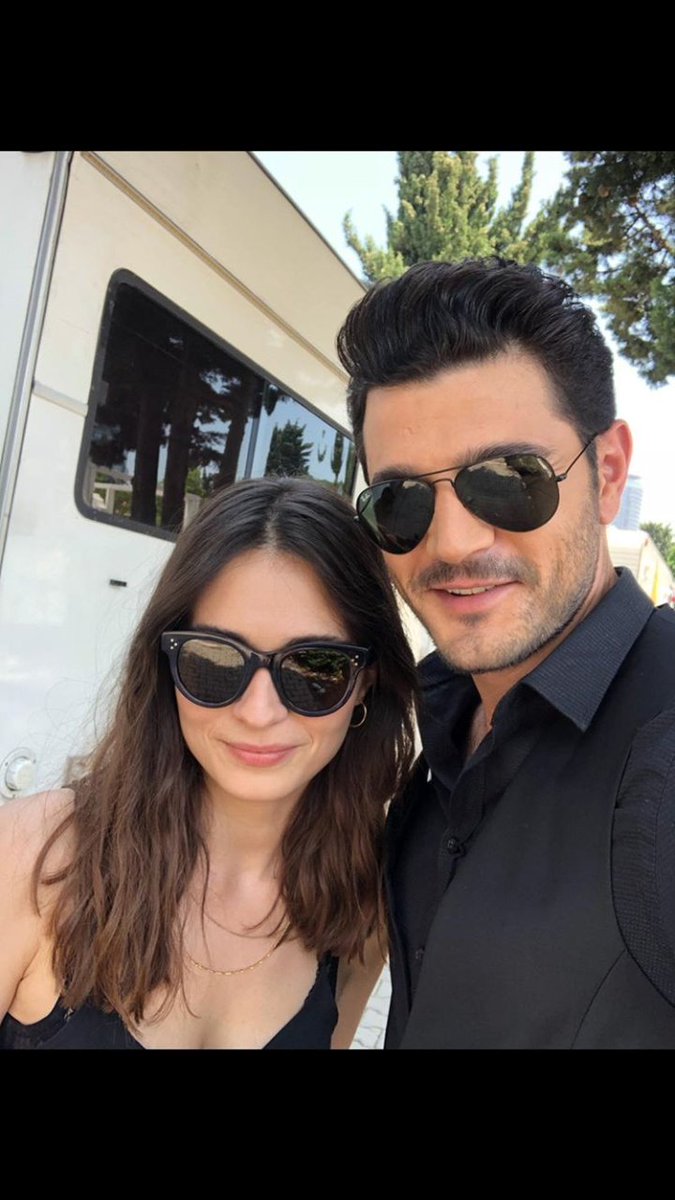 Ya noluyoooo😣 Siz niye siyah giyin siniz aq 😭

FRAGMANNNNN😠😡😭