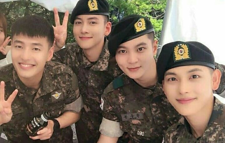 Selca time! Cekrek cekrek 😍
F4 edisi Army ❤

#Kanghaneul #Jichangwook #Joowon #Imsiwan