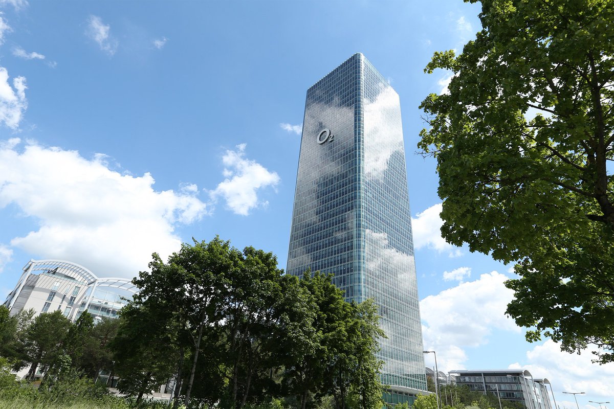 telefonica_de's tweet photo. Alle Mitarbeiter von Telefónica Deutschland am Standort #München sind nun unter einem Dach vereint - ihr Arbeitsplatz ist der #o2Tower https://t.co/VAQdILfHMD https://t.co/C7UYmwEh8y