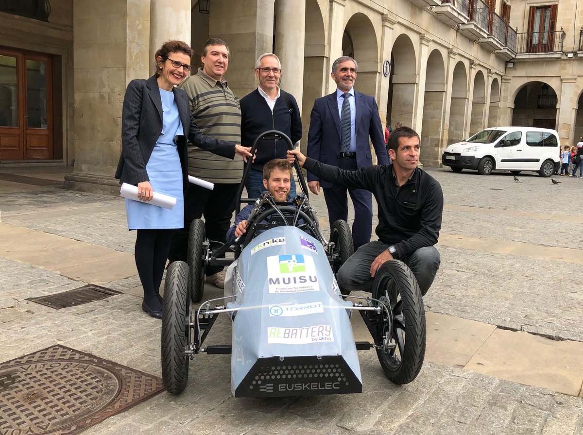 vitoriagasteiz's tweet photo. #Gasteiz ek Euskelec hartuko du larunbatean, hots, Lanbide Heziketako zentroen ibilgailu elektronikoen lehen lehiaketa https://t.co/qFaWFv4cSR