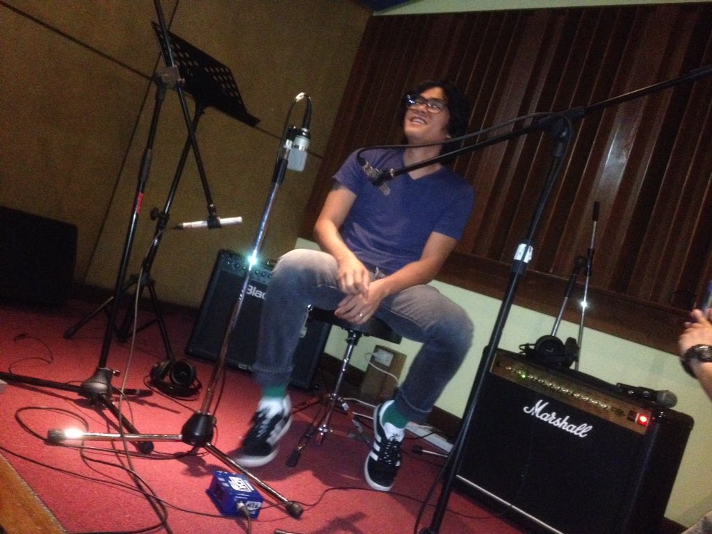 QuacidBand's tweet photo. Looks like a happy take https://t.co/J81l91EUju
